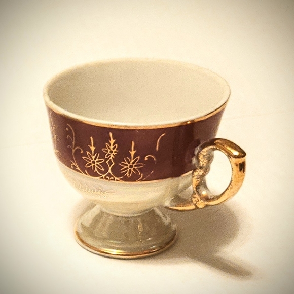 Small Japanese Pedestal Teacup Beautiful Red and Gold Design Japan Tea Cup - Picture 9 of 9